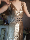 Retro Golden V-neck Sparkling Beaded Sequin Design A-line Short Homecoming Dress HZ1024